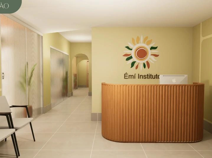 Projeto autoral Mavoo Instituto Èmí com recepção biofílica, iluminação acolhedora e estética serena.